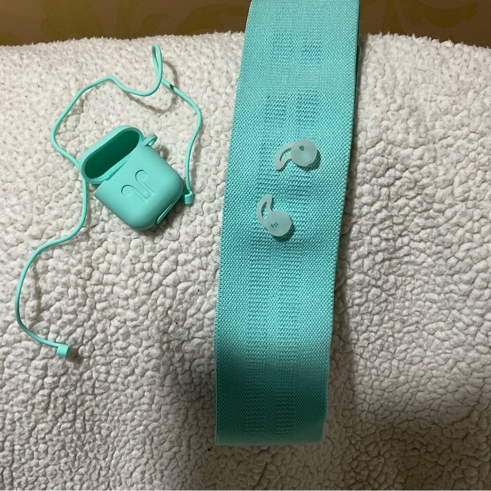 AirPods case, strap and grip tips